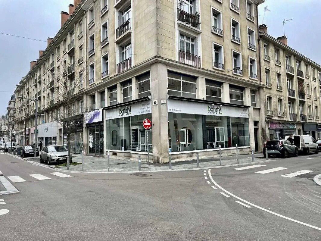 Retail in Rouen for sale Building Photo- Image 1 of 9