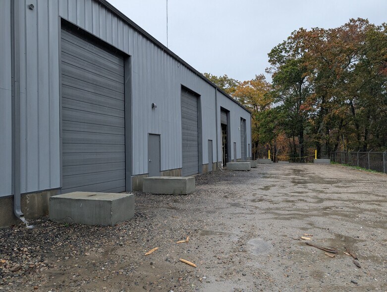 237 River Rd, Uxbridge, MA for lease - Building Photo - Image 3 of 18