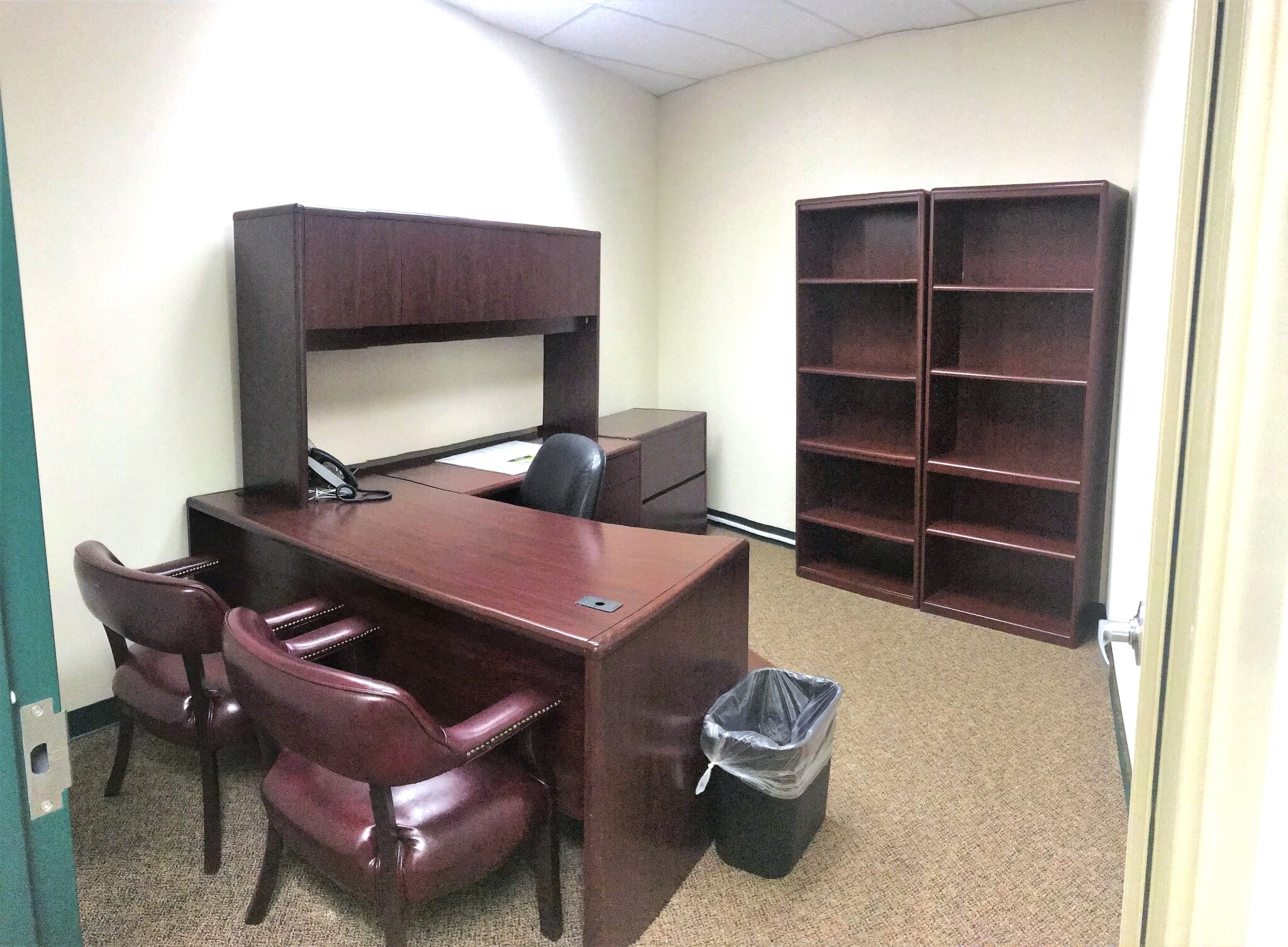 10015 Old Columbia Rd B215, Kemah: Inside Tenneh Johnson'S Residence - 4f4mkht