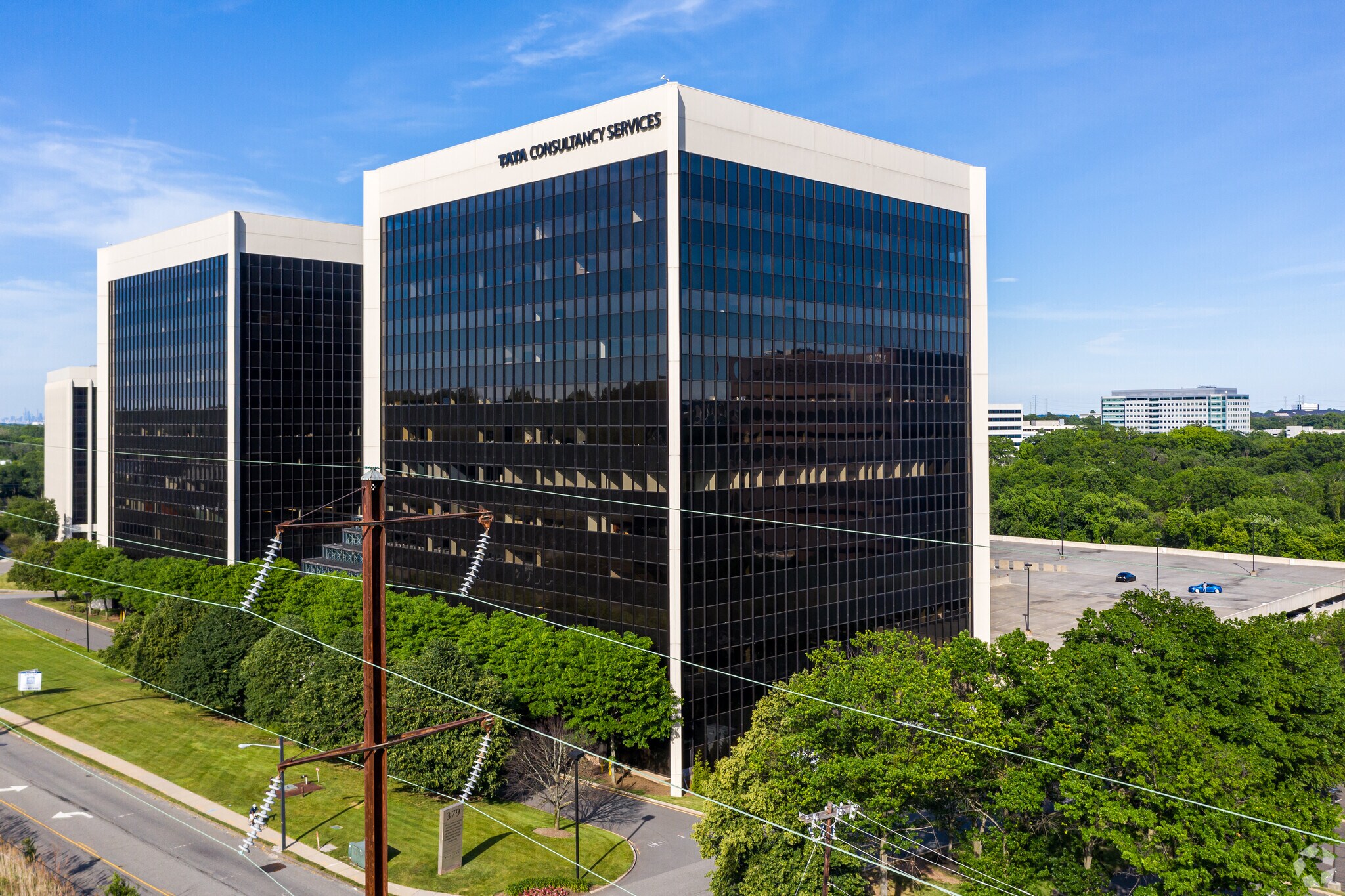 379 Thornall St, Edison, NJ for lease Building Photo- Image 1 of 10