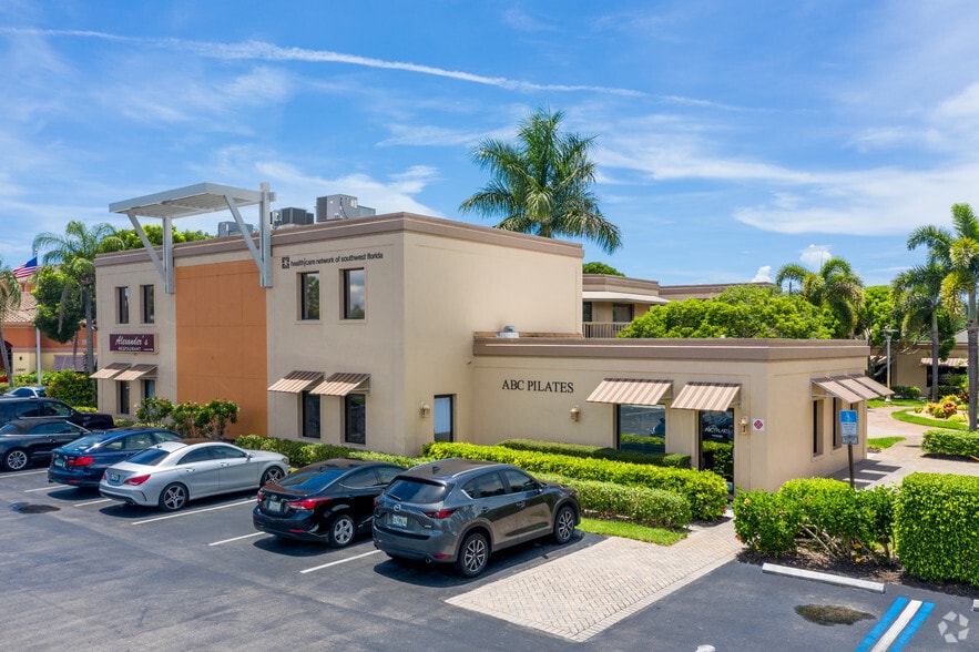 4077-4089 Tamiami Trl N, Naples, FL for lease - Primary Photo - Image 3 of 6