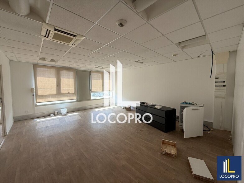 Office in SOPHIA ANTIPOLIS for lease - Building Photo - Image 3 of 12