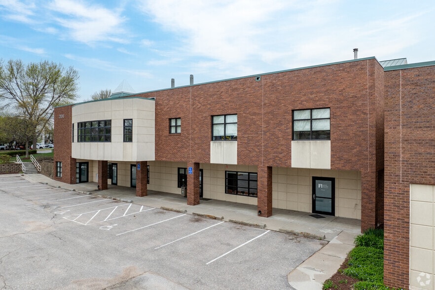 201 S 68th St Pl, Lincoln, NE for sale - Building Photo - Image 3 of 6
