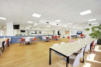 1 Rue Royale, Saint-Cloud for lease Interior Photo- Image 1 of 4