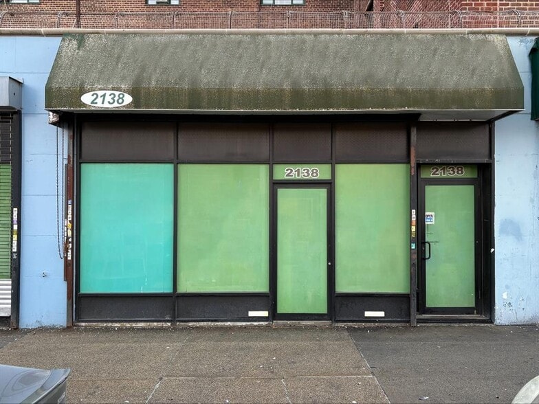 2132-2138 E Tremont Ave, Bronx, NY for lease - Building Photo - Image 1 of 5