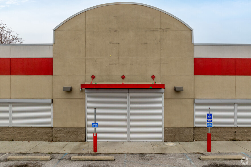 580 Vernon Odom Blvd, Akron, OH for lease - Building Photo - Image 3 of 10