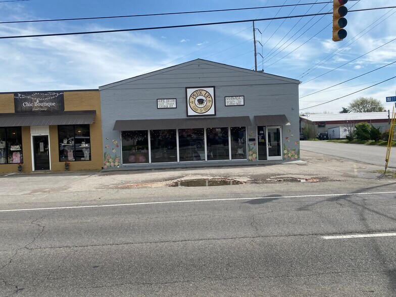 136 S Main St, Goodlettsville, TN 37072