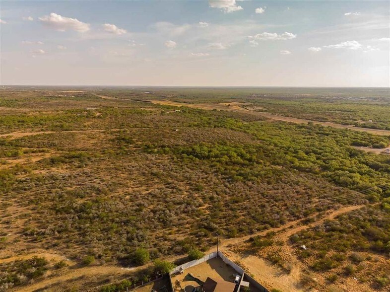 1 Zapata Hwy, Laredo, TX 78046