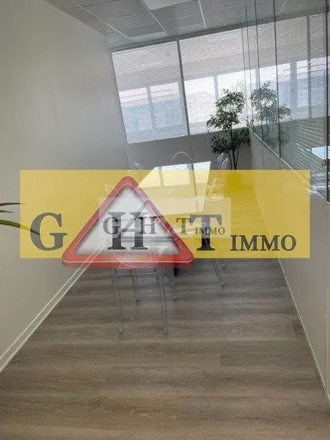 Office in Neuilly-sur-Marne for lease Interior Photo- Image 1 of 4