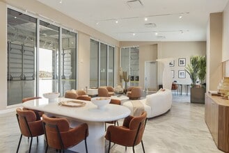 180 E Deer Valley Dr, Phoenix, AZ for lease Interior Photo- Image 2 of 10