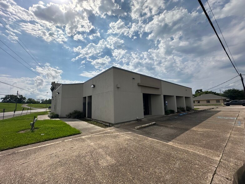 105 W 8th St, Reserve, LA for lease - Building Photo - Image 1 of 10