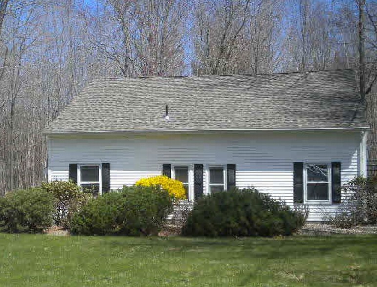 22 Proffessional Park Rd, Storrs Mansfield, CT for lease - Building Photo - Image 1 of 2