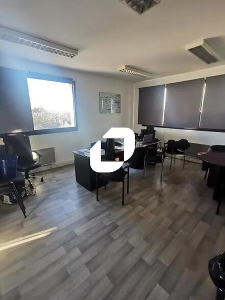 Office in Noisy-le-Grand for sale - Interior Photo - Image 1 of 6