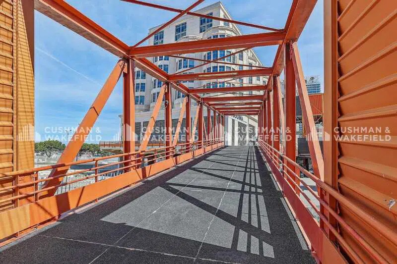 Office in Marseille for lease - Building Photo - Image 1 of 29