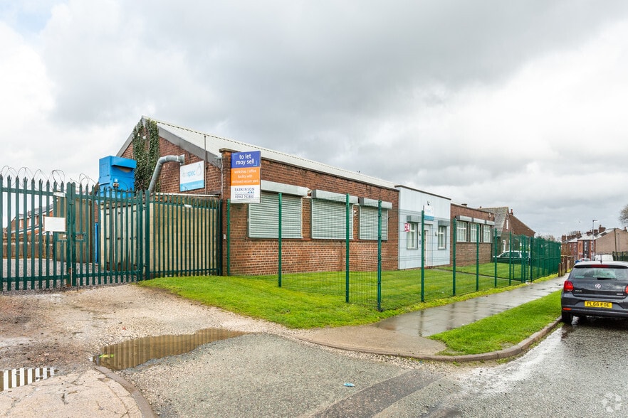 Leopold St, Wigan for lease - Primary Photo - Image 1 of 2