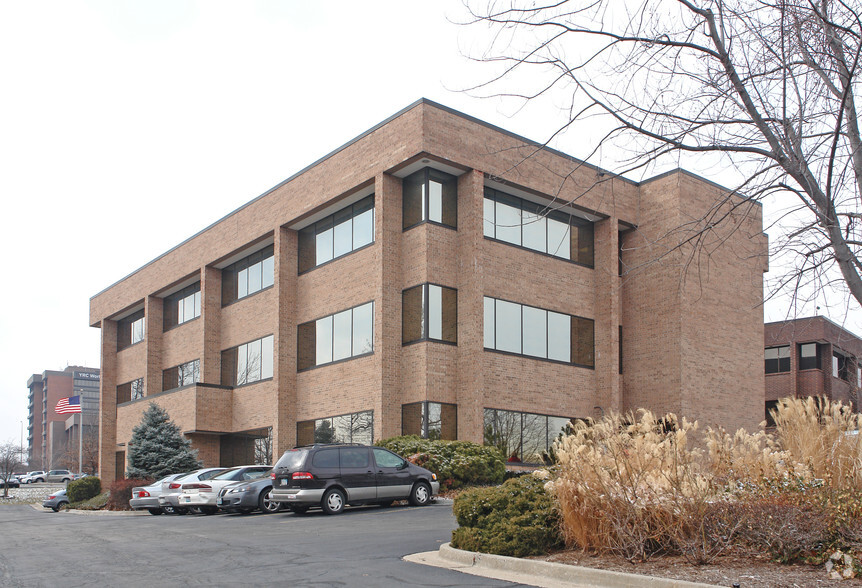 10965 Granada Ln, Overland Park, KS for lease - Building Photo - Image 2 of 6