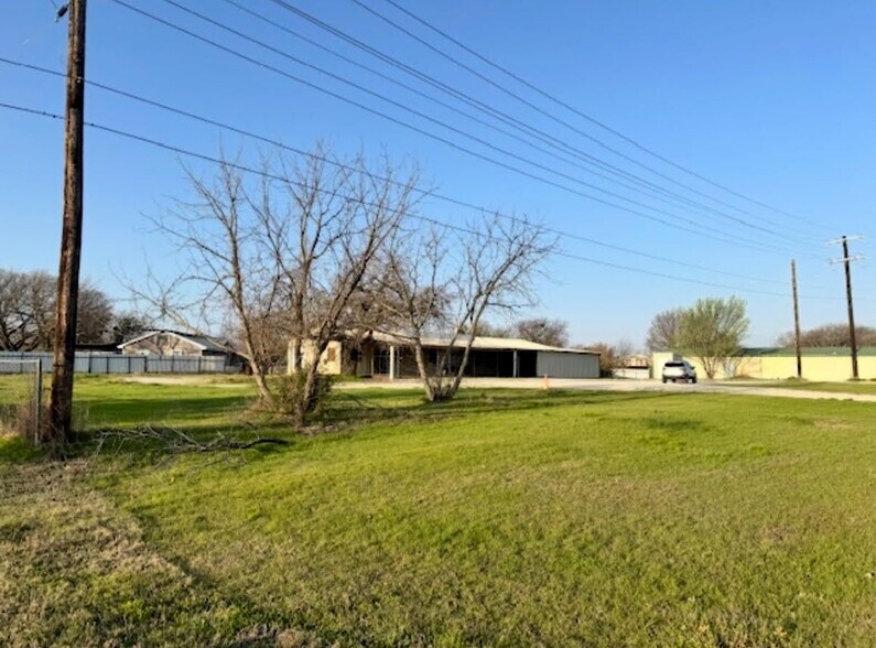 1530 E Reno Rd, Azle, TX for sale - Building Photo - Image 2 of 7