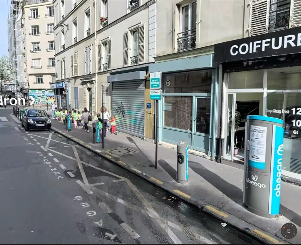 Retail in Paris for sale Building Photo- Image 1 of 2