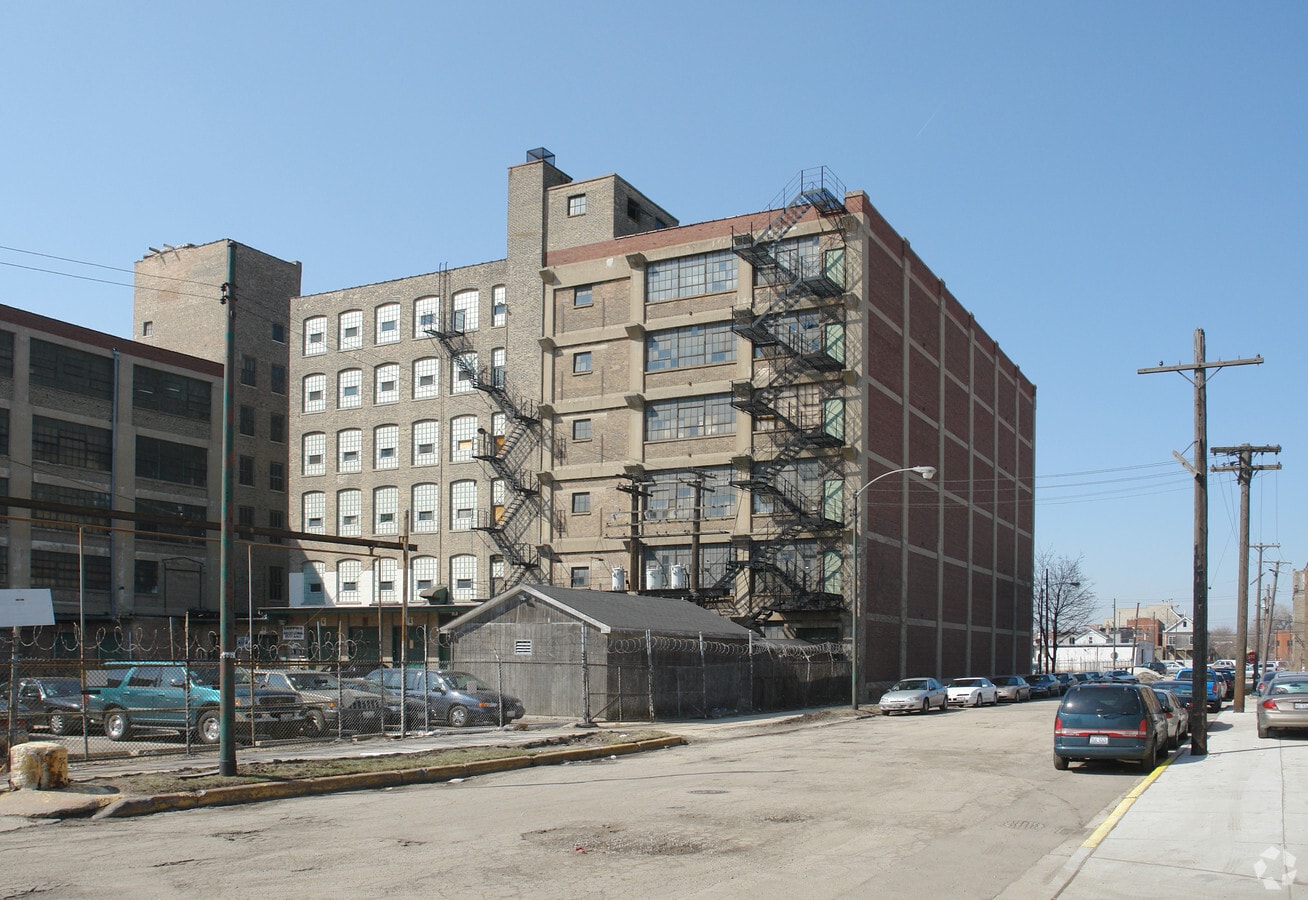 2345 W Hubbard St, Chicago, IL