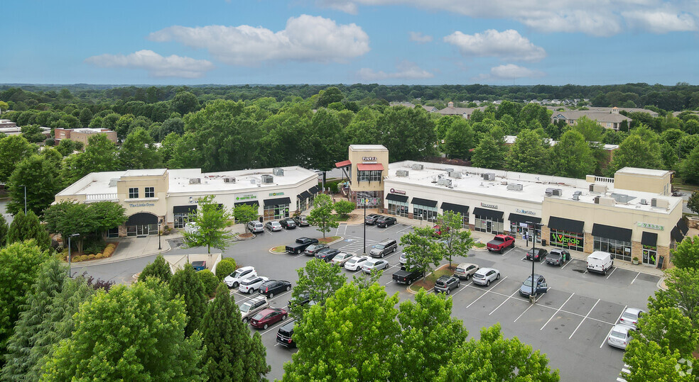 9810-9848 Gilead Rd, Huntersville, NC for lease - Building Photo - Image 2 of 6