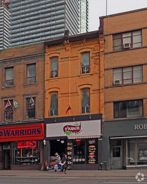 645 Yonge St, Toronto, ON for lease - Primary Photo - Image 1 of 3