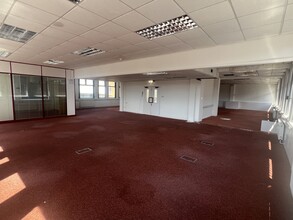 Silver Royd Hl, Leeds for lease Interior Photo- Image 2 of 2