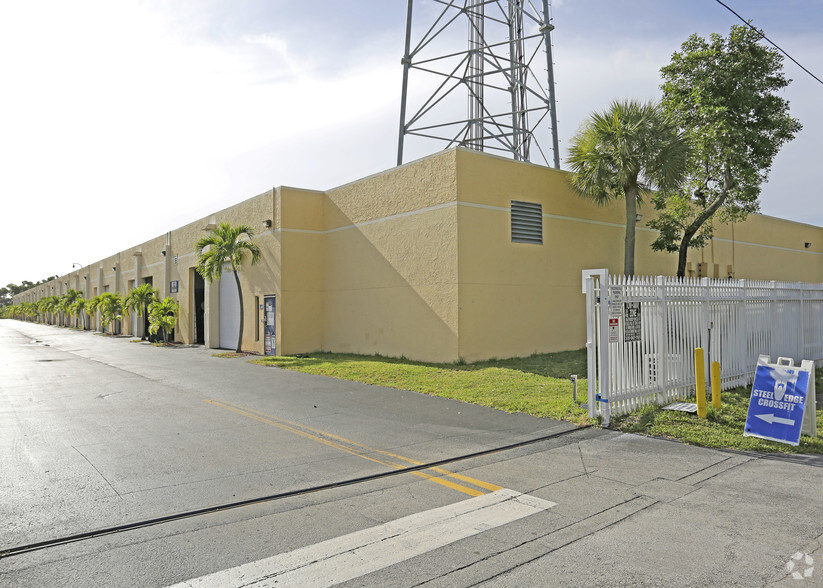 20855 NE 16th Ave, Miami, FL for lease - Primary Photo - Image 1 of 7