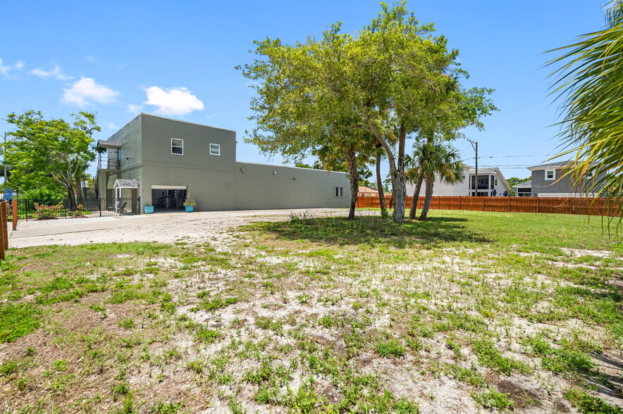 2447 5th Ave S, Saint Petersburg, FL for lease - Building Photo - Image 2 of 5