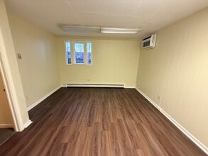 1019 Farmington Ave, Bristol, CT for lease Interior Photo- Image 2 of 5