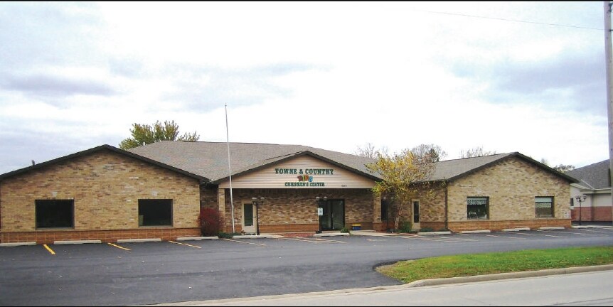 3235 Riverside Dr, Green Bay, WI for sale - Primary Photo - Image 1 of 1