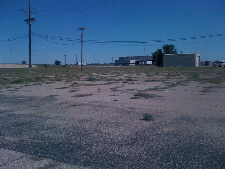 2000 N University Ave, Lubbock, TX for lease - Building Photo - Image 2 of 3