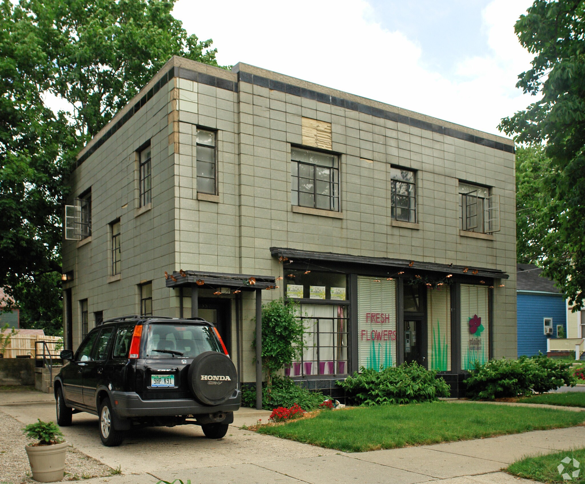 557 Crescent St, Grand Rapids, MI for sale Primary Photo- Image 1 of 1