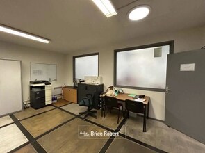 Office in Champagne-au-Mont-d'Or for lease Interior Photo- Image 2 of 3