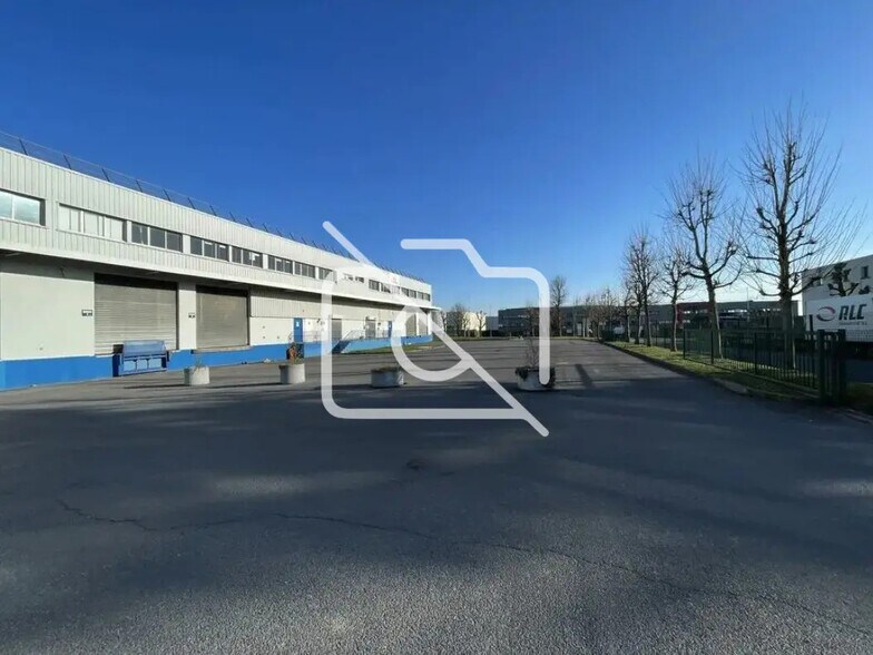 Industrial in Goussainville for lease - Building Photo - Image 3 of 3