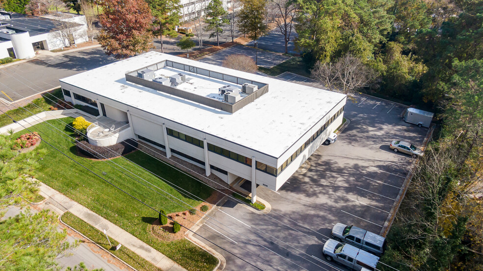 3008 Anderson Dr, Raleigh, NC for lease - Building Photo - Image 3 of 12