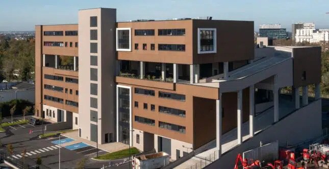 Industrial in Colombes for lease Building Photo- Image 1 of 19