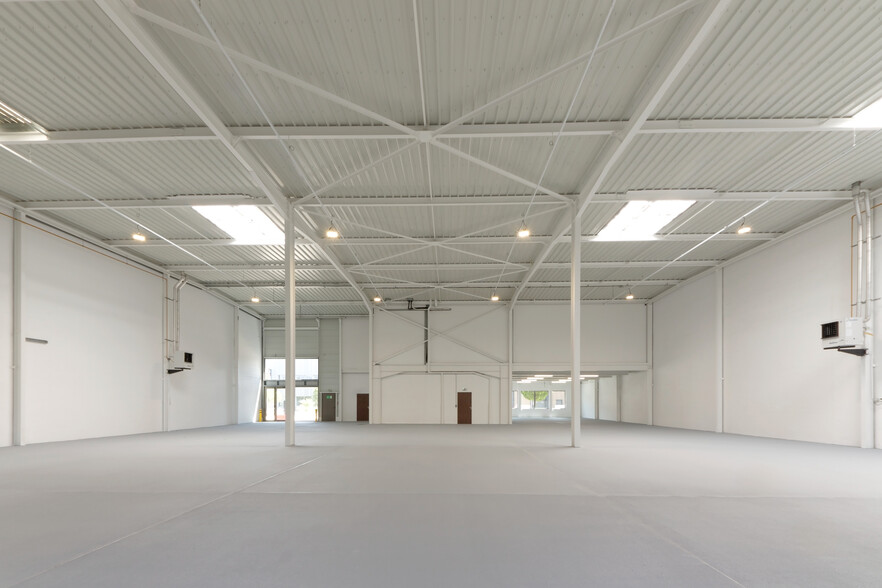 Flex in Le Blanc-Mesnil for lease - Interior Photo - Image 3 of 3
