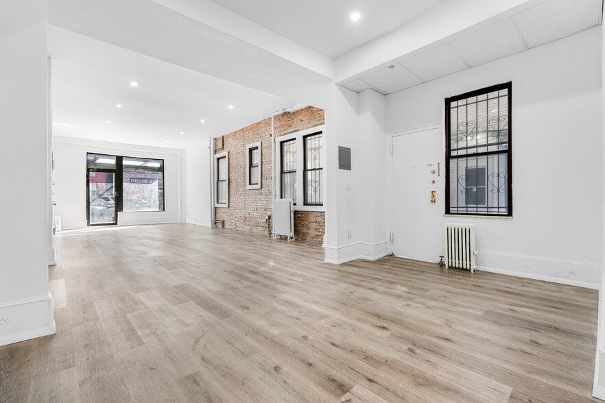 2352 31st St, Astoria, NY for lease - Building Photo - Image 3 of 10