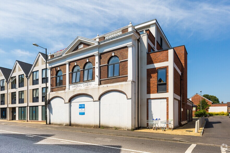 5-7 Brighton Rd, Crawley for sale - Primary Photo - Image 1 of 1