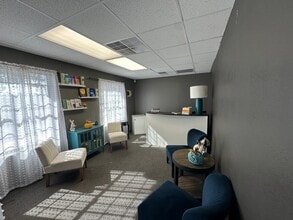 1400 N Gilbert Rd, Gilbert, AZ for lease Interior Photo- Image 2 of 8