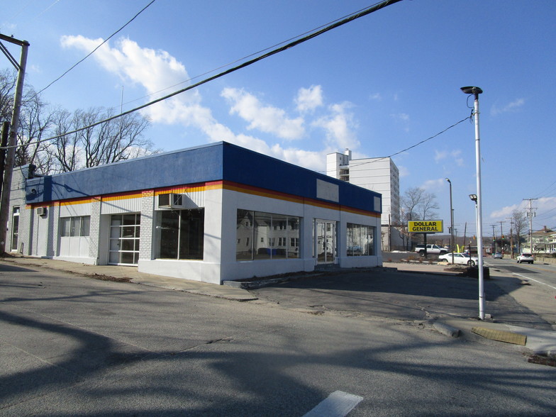 1039 Main St, West Warwick, RI for sale - Building Photo - Image 1 of 1