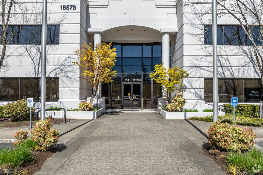 18578 NE 67th Ct, Redmond, WA for lease - Building Photo - Image 3 of 5