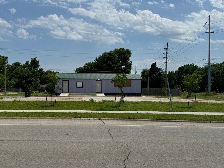 940 N Sunset Blvd, Bartlesville, OK for sale - Primary Photo - Image 1 of 3