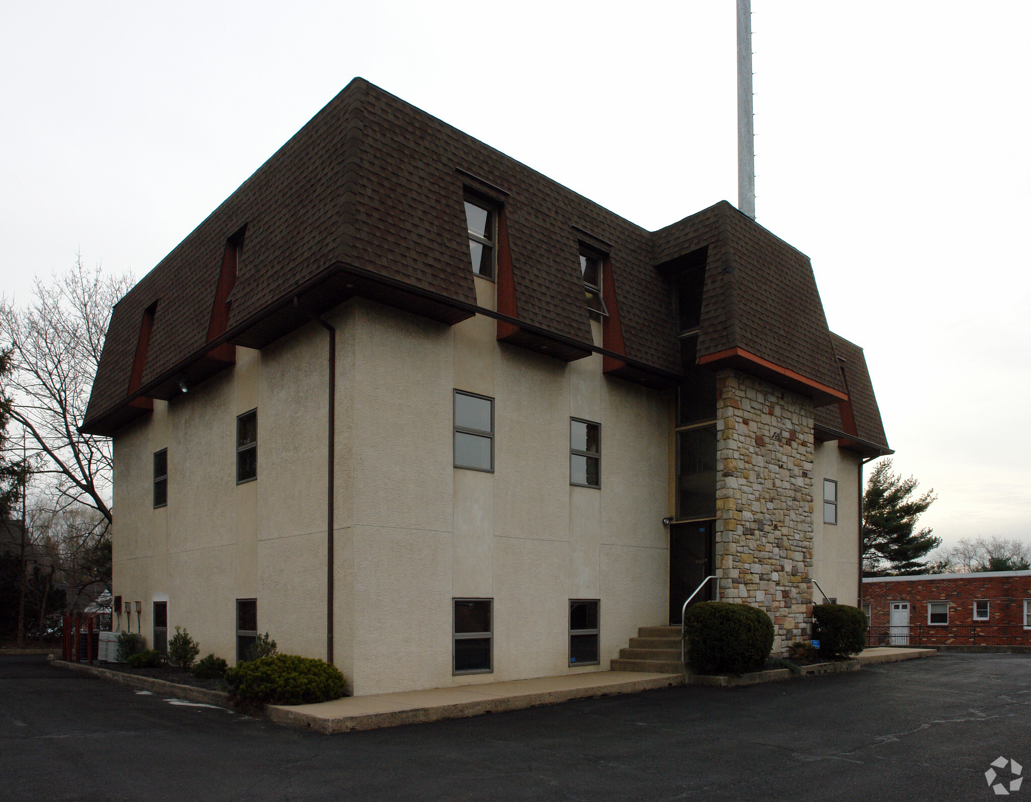 447 W Moreland Rd, Willow Grove, PA for lease Building Photo- Image 1 of 7