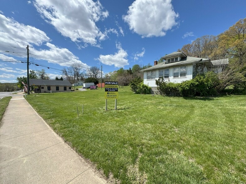 17651 Graham St, Dumfries, VA for sale - Primary Photo - Image 1 of 6