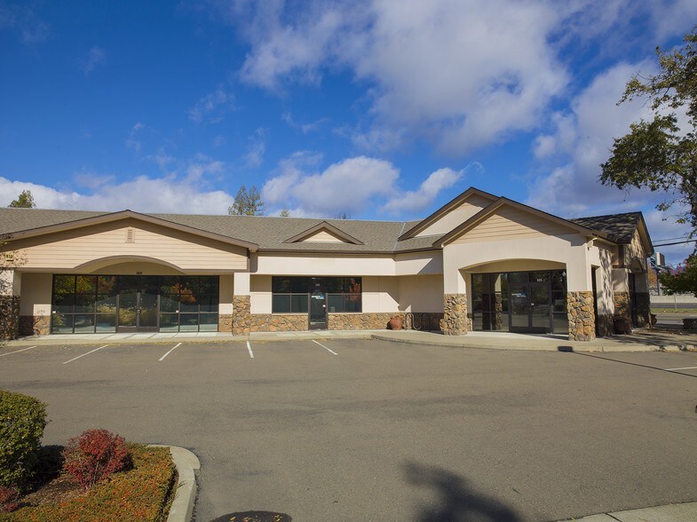 810 Denbeste Ct, Suite 105, Windsor, CA for lease - Building Photo - Image 2 of 12