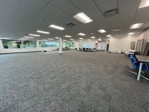 536-616 Atrium Dr, Vernon Hills, IL for lease Interior Photo- Image 2 of 6