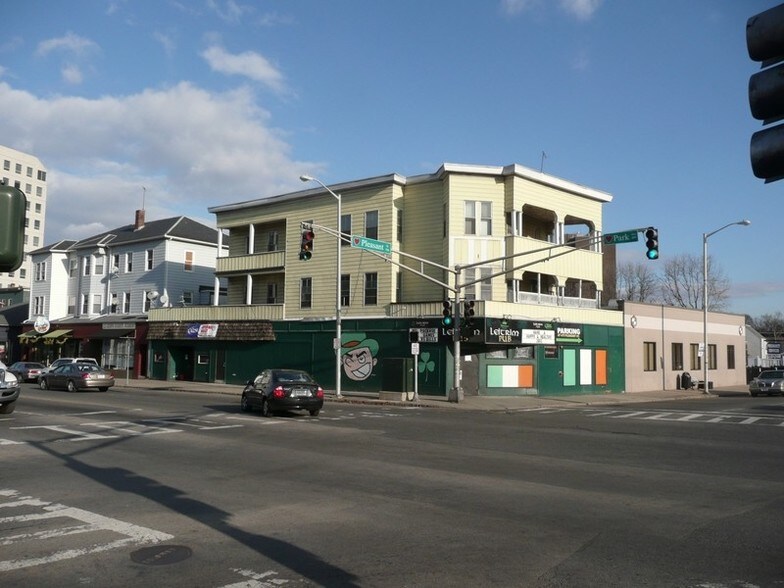 206 Park Ave, Worcester, MA 01609