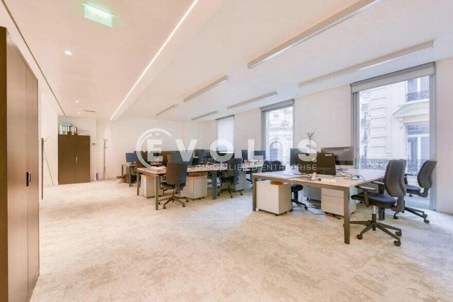 Office in Paris for lease - Interior Photo - Image 3 of 11