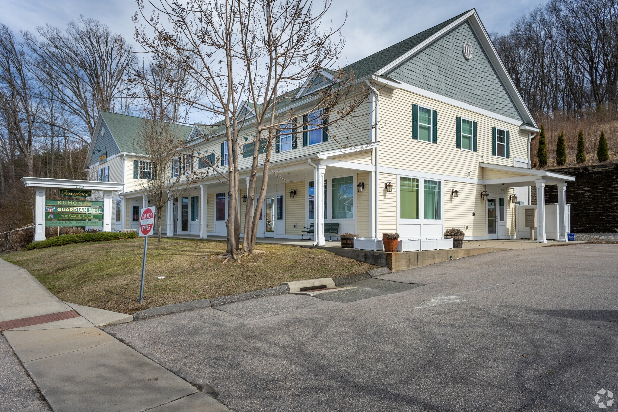 179 Flanders Rd, Niantic, CT for sale Primary Photo- Image 1 of 1